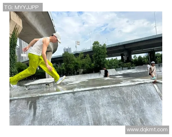 杨芳独家分享滑板技巧与心得体会让你轻松掌握滑板乐趣与挑战 杨芳独家分享滑板技巧与心得体会让你轻松掌握滑板乐趣与挑战