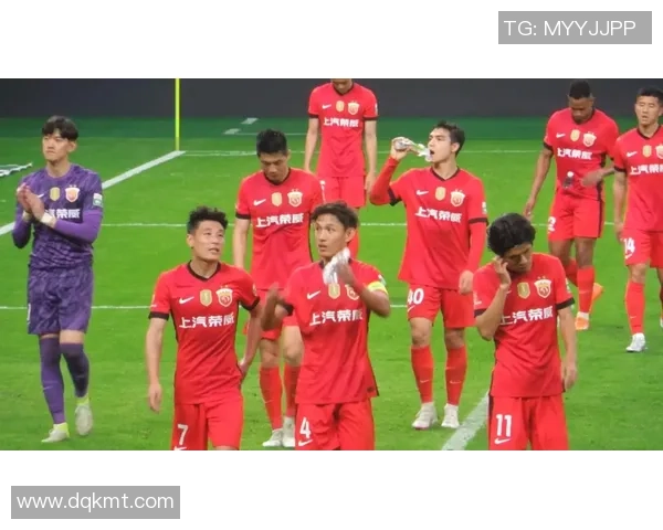 最新足球明星闪耀成都球场引发球迷热潮盛况空前